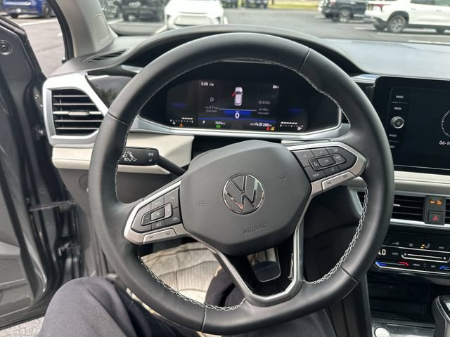 Used 2025 Volkswagen Taos SE w/ Panoramic Sunroof Package AWD/4WD image 13