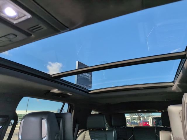 Used 2024 Cadillac Escalade V w/ LPO, ONYX Package image 23