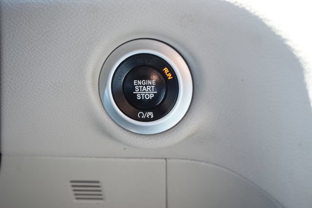 Used 2020 Chrysler Pacifica Touring-L FWD image 22