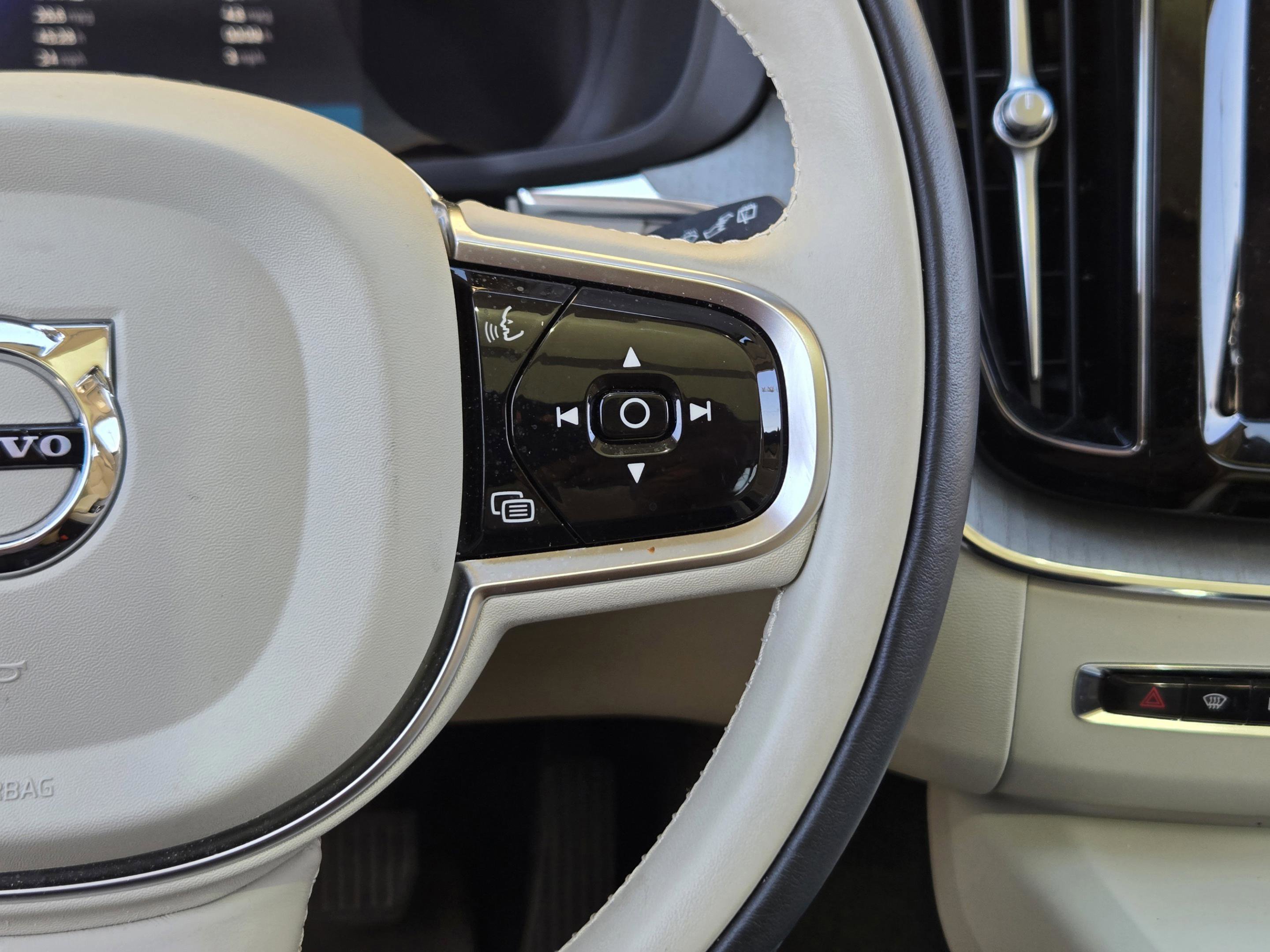 Used 2024 Volvo XC60 B5 Plus w/ Protection Package Premier image 37