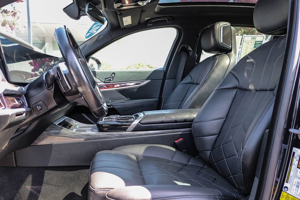 Used 2024 BMW 740i RWD image 22