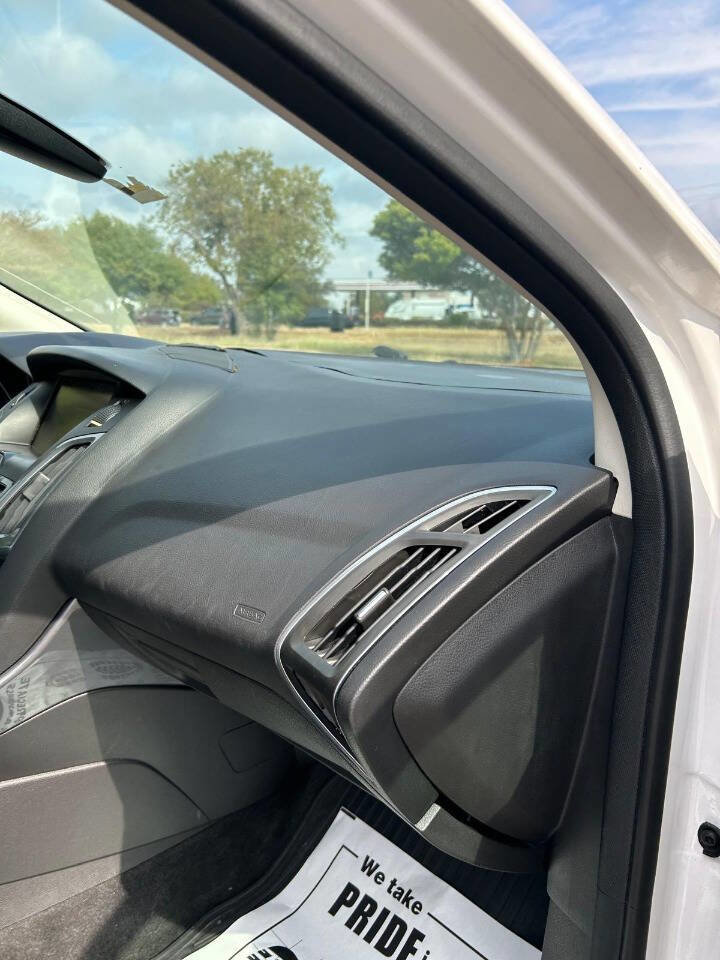 Used 2012 Ford Focus Titanium image 31