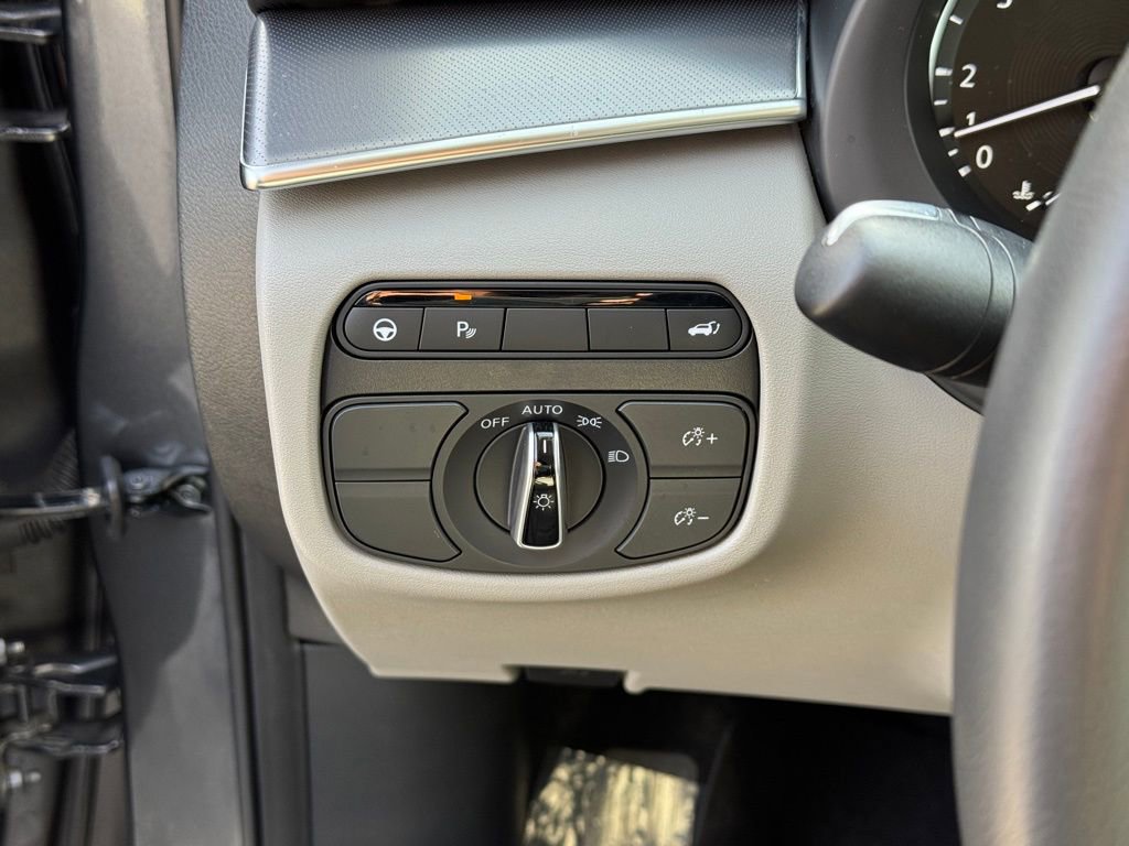 Used 2023 INFINITI QX50 Luxe image 13