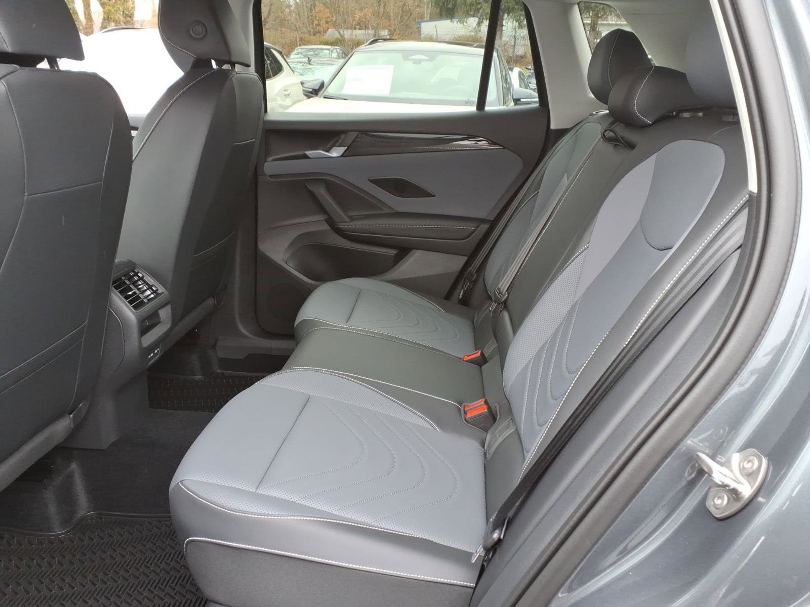 New 2026 Volkswagen Tiguan SE image 9