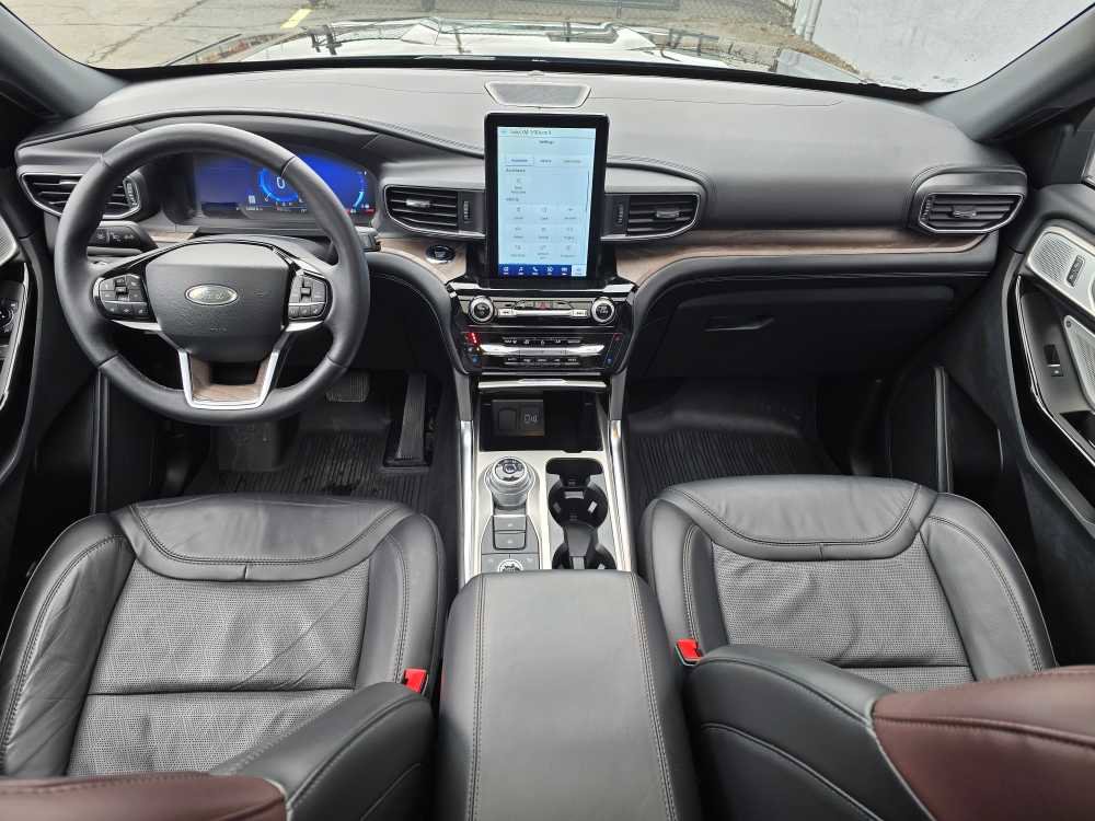 Used 2023 Ford Explorer Platinum w/ Technology Package image 34