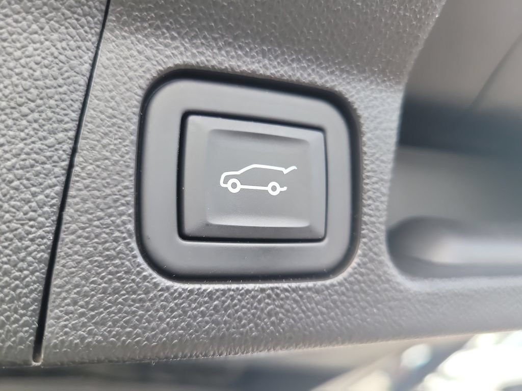 Used 2023 GMC Acadia AT4 w/ Technology Package AWD/4WD image 11