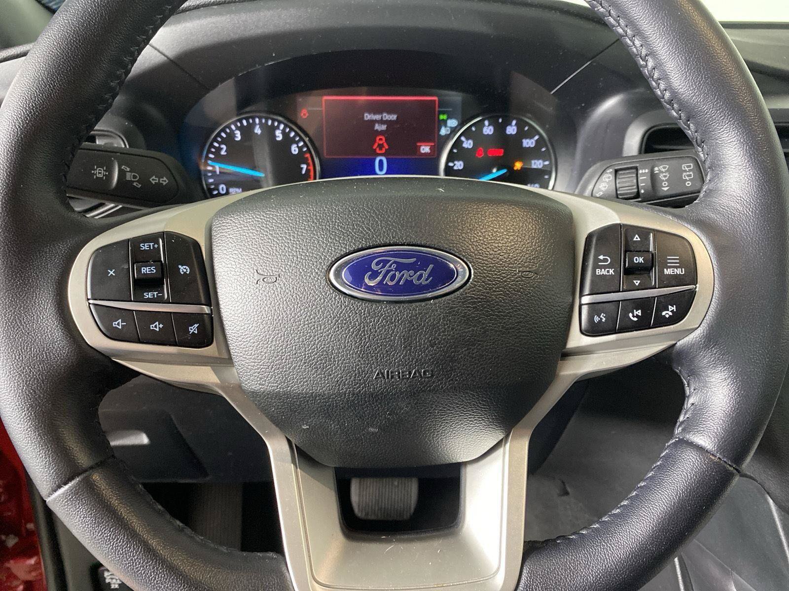 Used 2023 Ford Explorer XLT AWD/4WD image 23