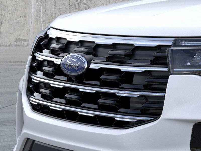 Certified 2025 Ford Explorer Active w/ Active Comfort Package RWD image 17