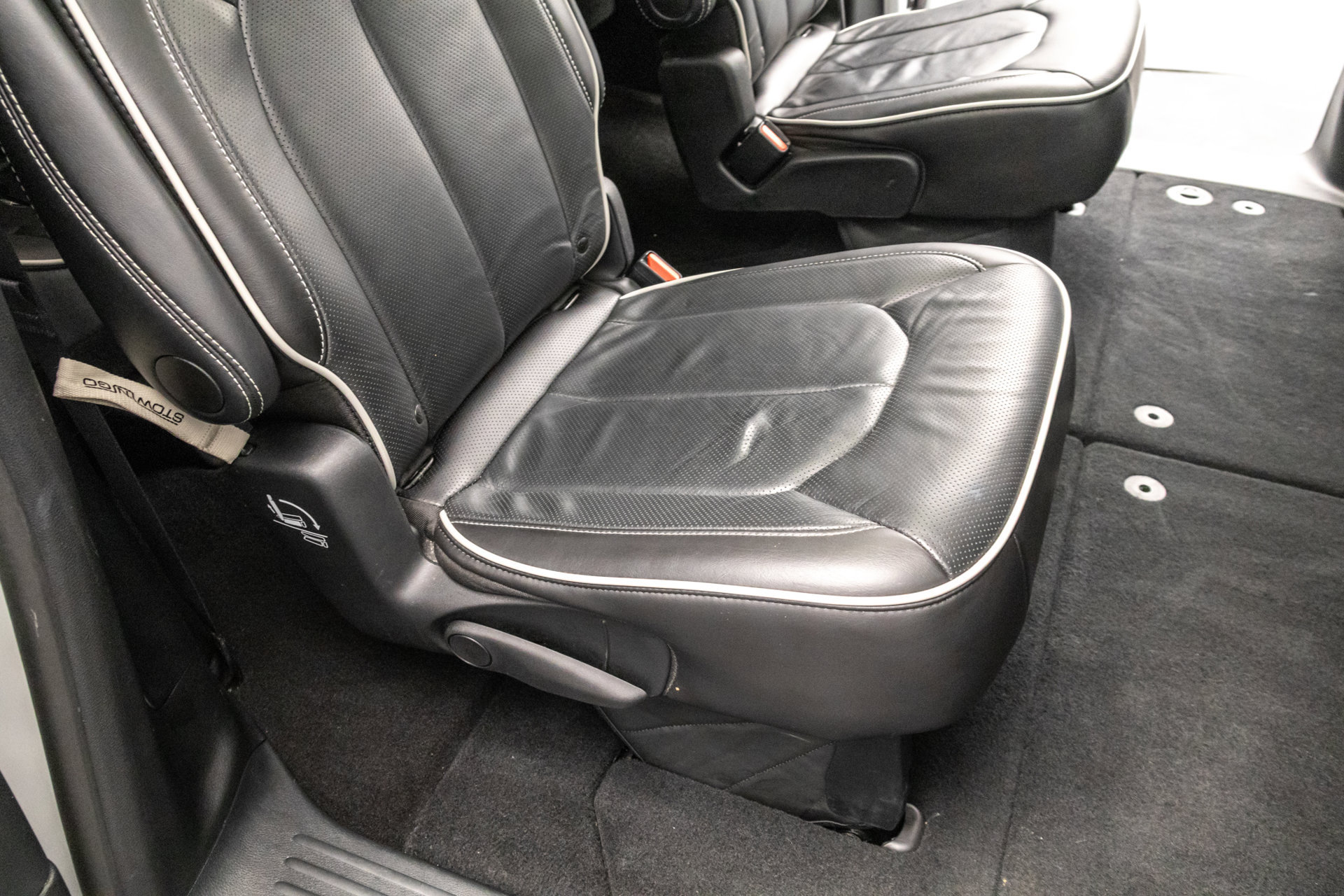 Used 2025 Chrysler Pacifica Limited FWD image 34