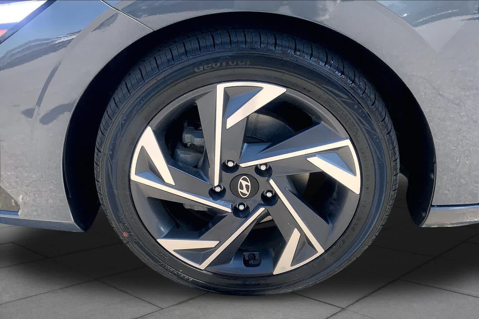 Used 2025 Hyundai Elantra SEL FWD image 10