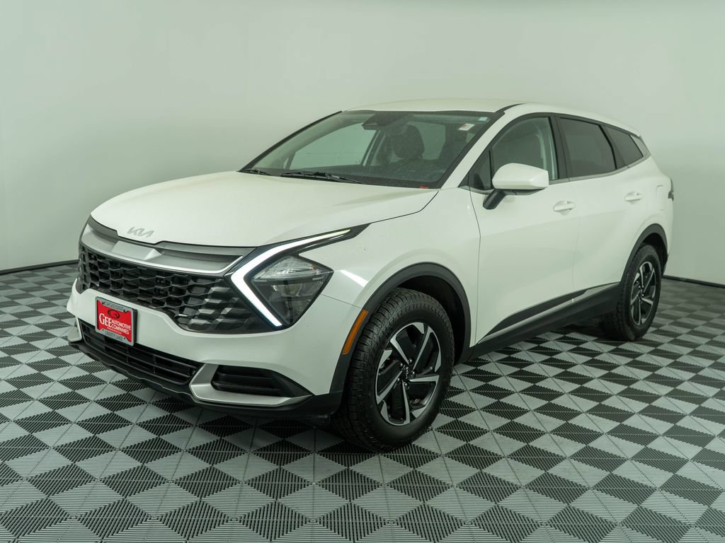 Used 2023 Kia Sportage LX AWD/4WD image 3