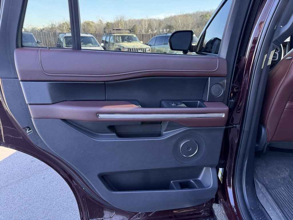 Used 2024 Ford Expedition Limited image 23