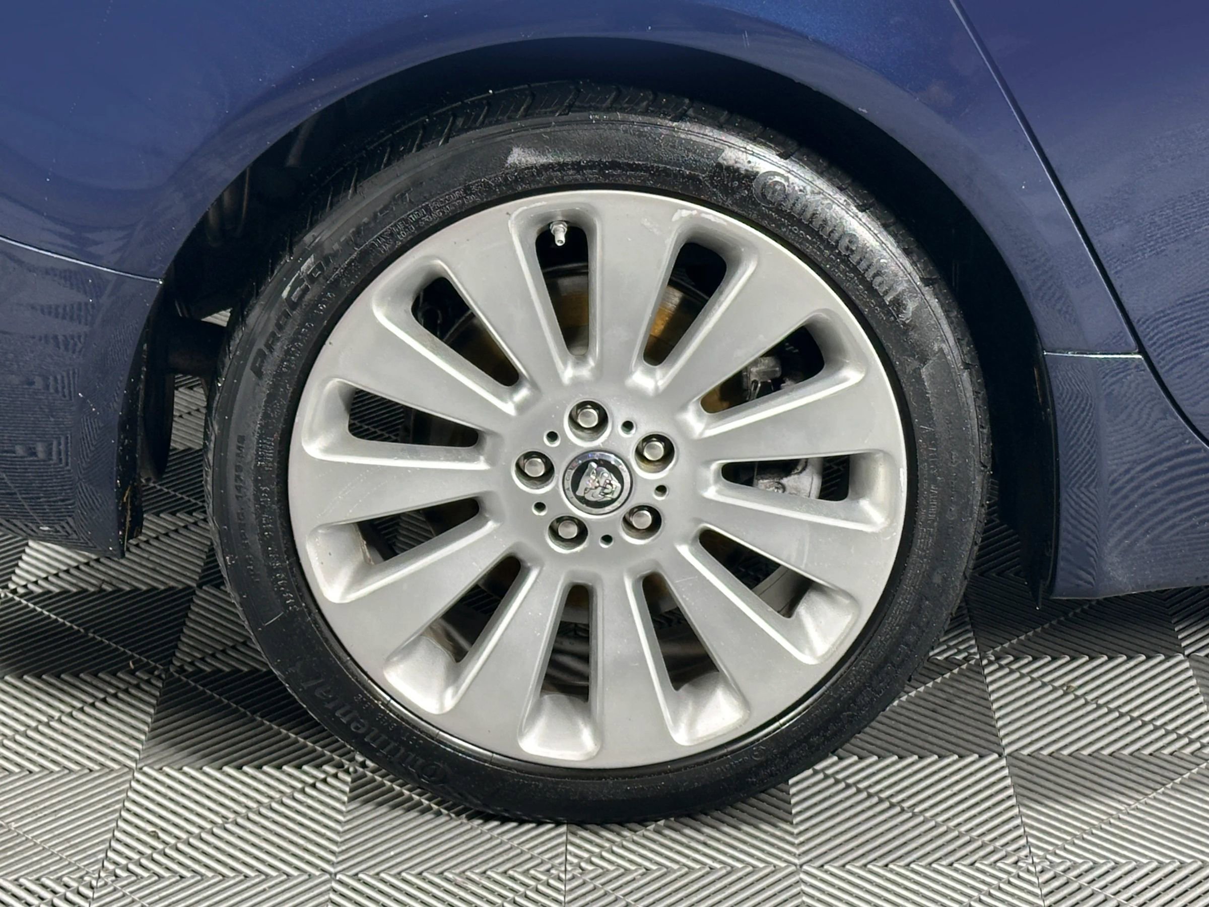 Used 2009 Jaguar XF Premium image 11