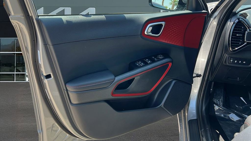 Certified 2025 Kia Soul GT-Line image 13