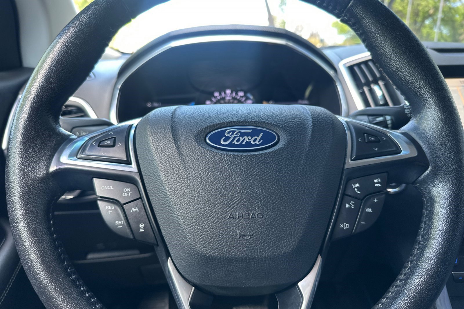 Used 2019 Ford Edge Titanium image 30