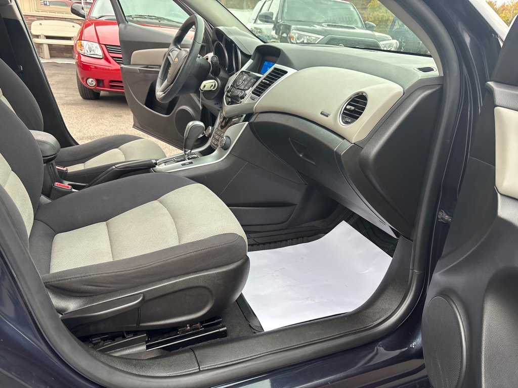 Used 2014 Chevrolet Cruze LS image 12