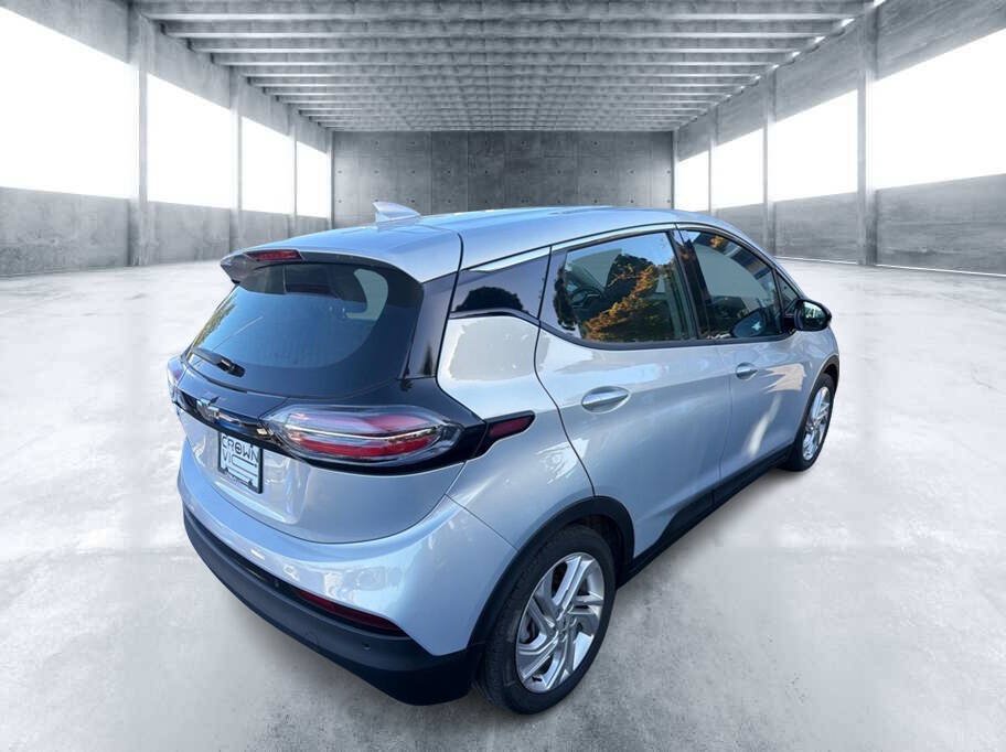 Used 2023 Chevrolet Bolt LT w/ Driver Confidence Package FWD image 3