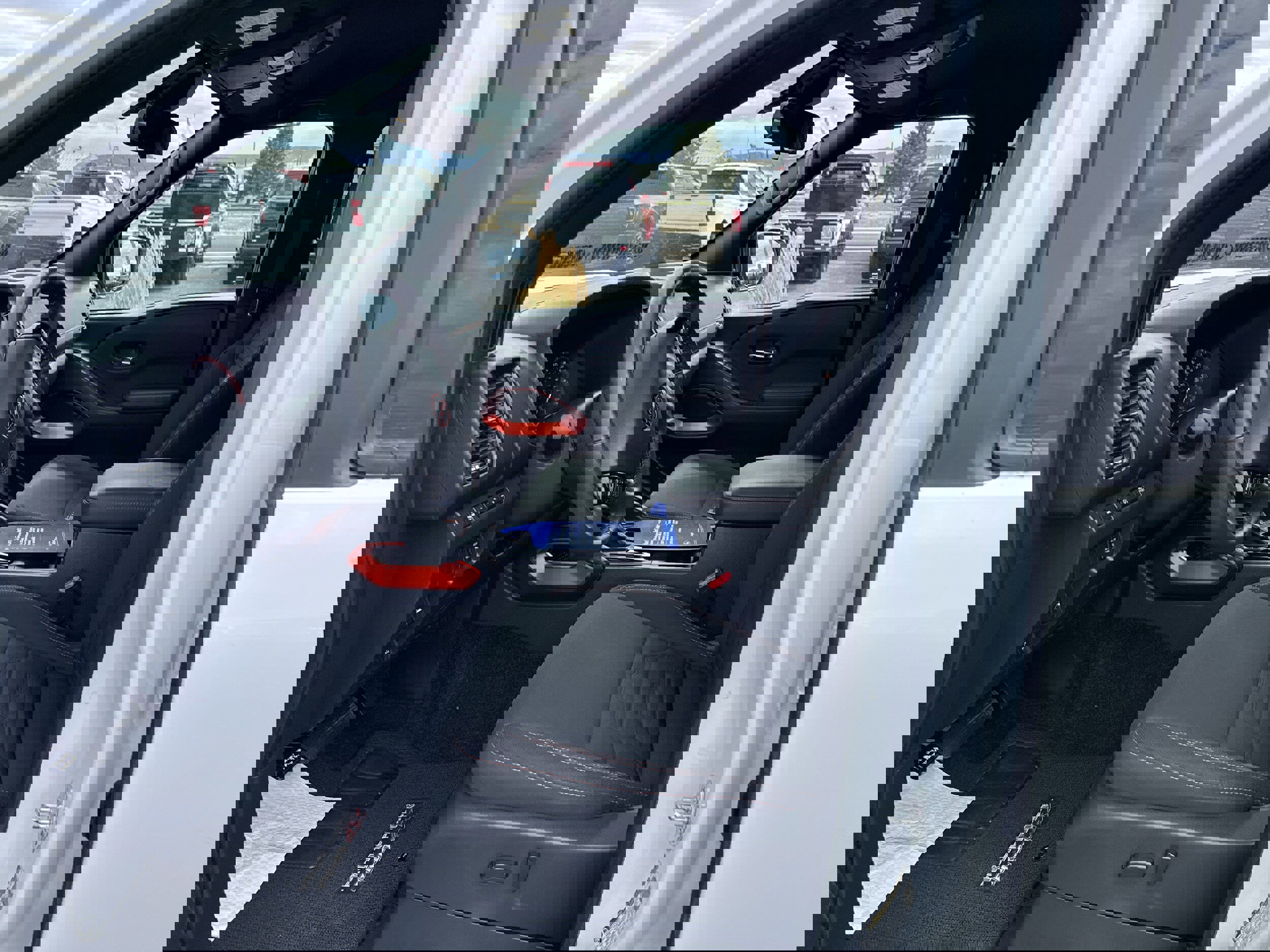 Used 2023 Nissan Frontier PRO-4X w/ Pro Convenience Package image 10