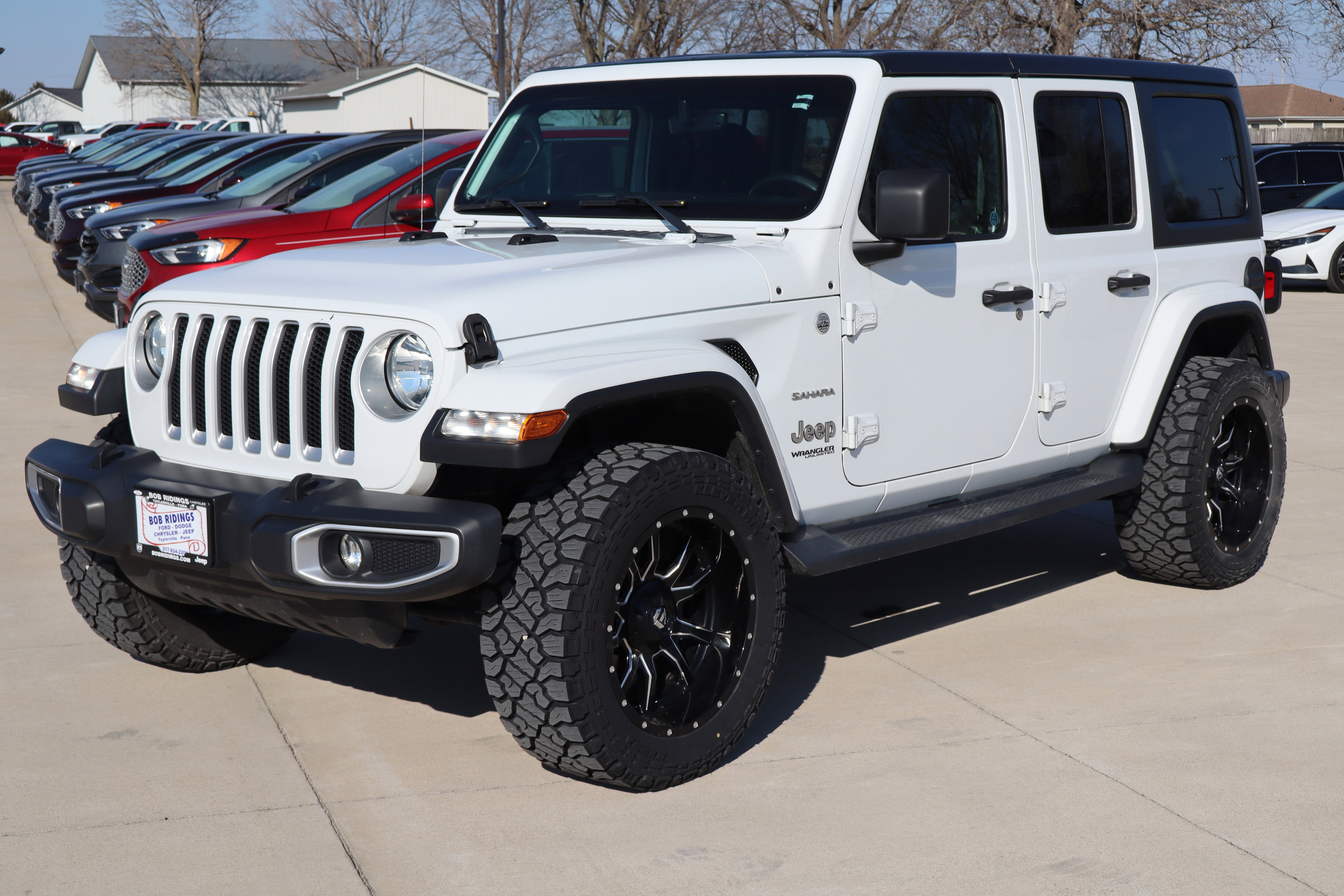 Used 2018 Jeep Wrangler Unlimited Sahara image 2