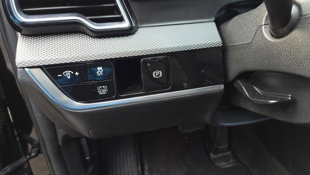 Used 2023 Kia Sportage LX image 16