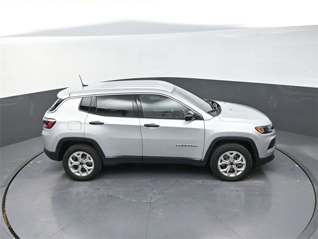 Used 2025 Jeep Compass Sport image 26