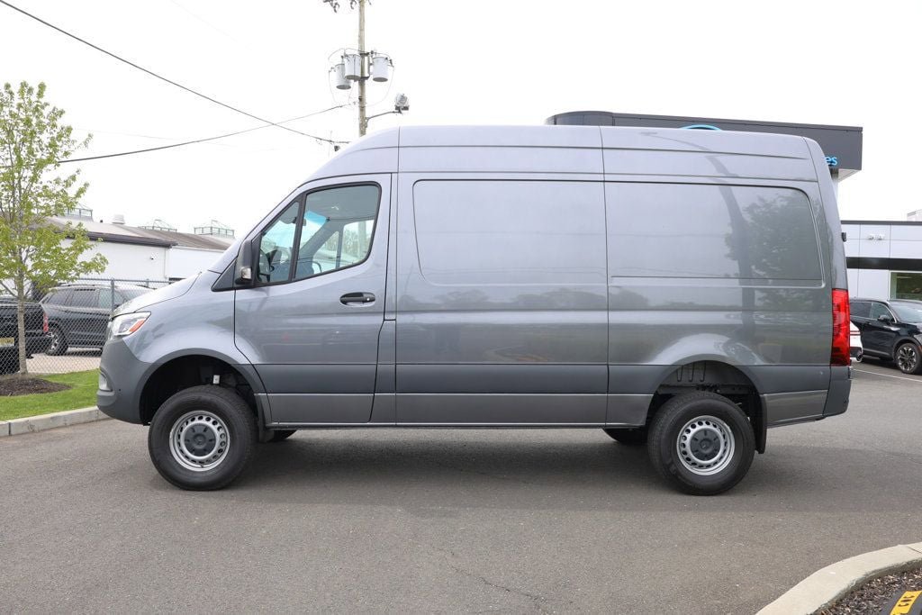Used 2023 Mercedes-Benz Sprinter 2500 image 2