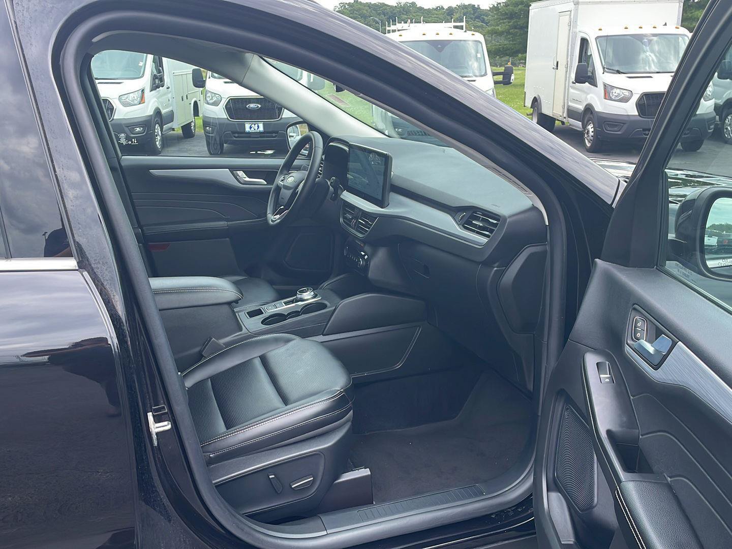 Used 2025 Ford Escape Platinum AWD/4WD image 26