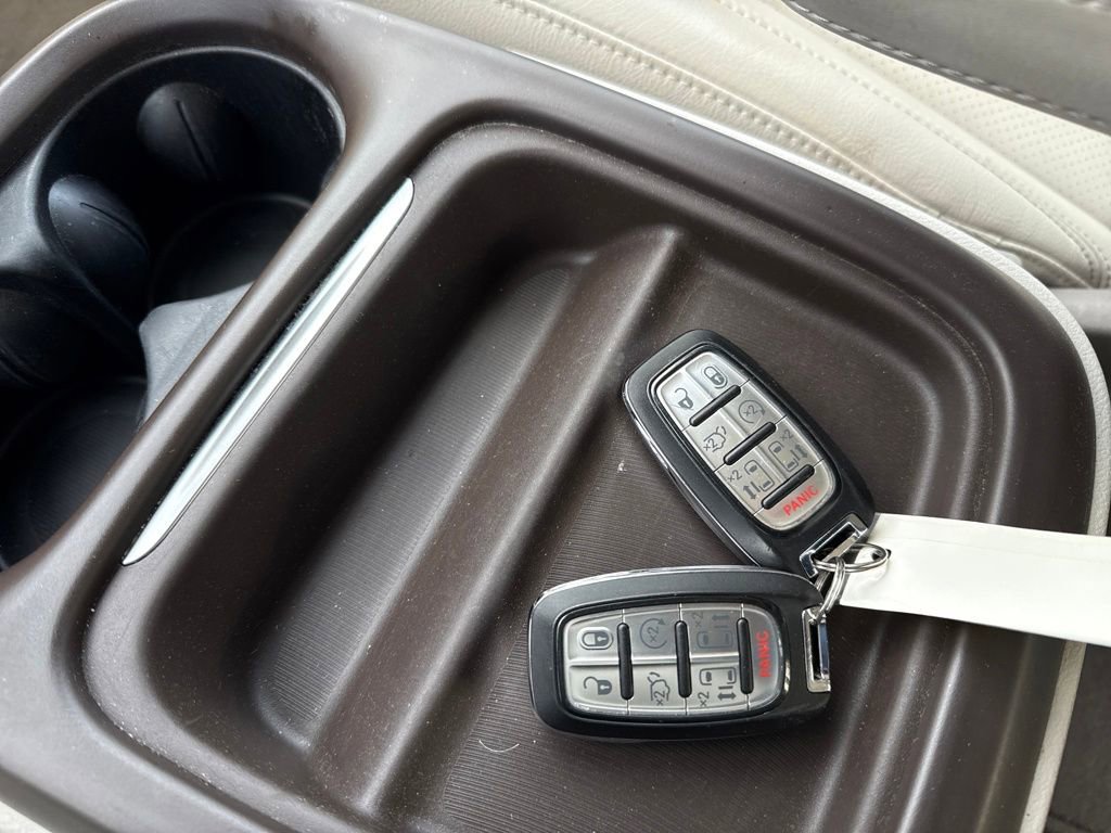 Used 2020 Chrysler Pacifica Touring-L w/ Tire & Wheel Group image 35