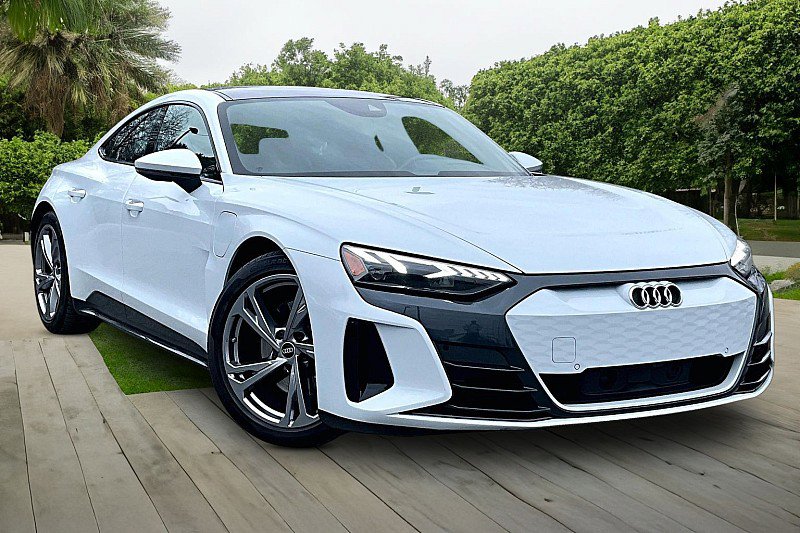 Used 2024 Audi e-tron GT Premium Plus image 11