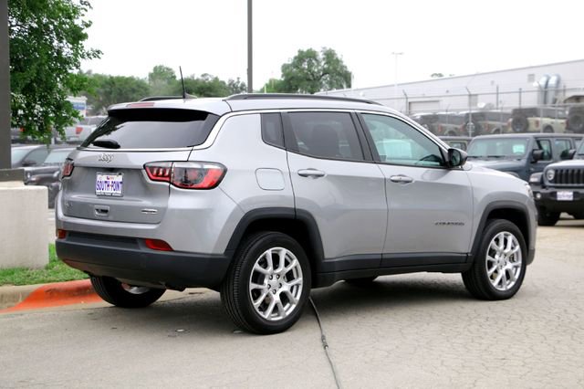 Used 2023 Jeep Compass Latitude AWD/4WD image 5