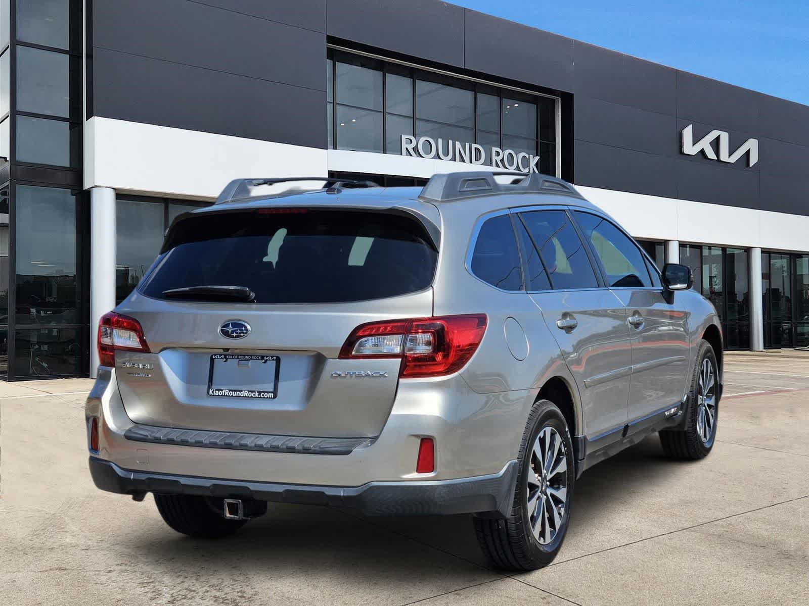 Used 2015 Subaru Outback 2.5i Limited AWD/4WD image 6