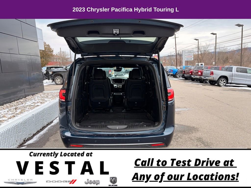 Used 2023 Chrysler Pacifica Touring-L w/ S Appearance Package image 12