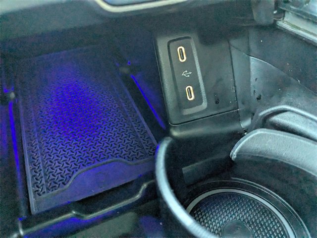 Used 2025 Mercedes-Benz GLC 300 image 24