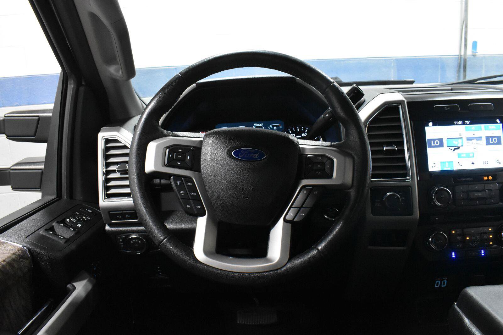 Used 2017 Ford F250 Lariat w/ Lariat Ultimate Package AWD/4WD image 9
