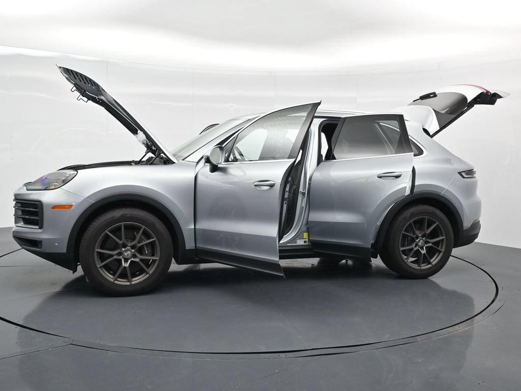Certified 2025 Porsche Cayenne AWD/4WD image 21