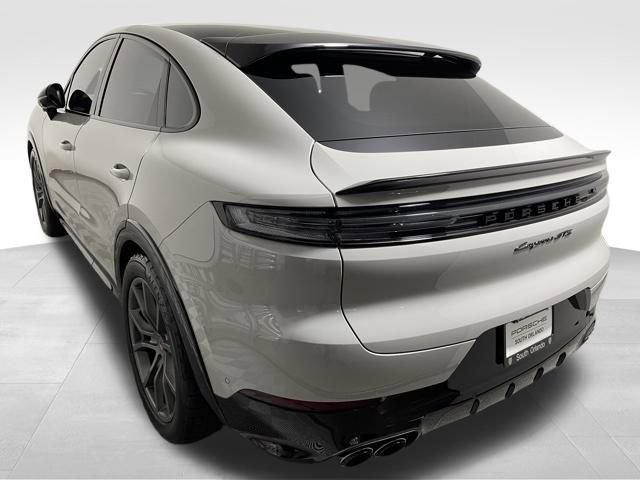 Used 2025 Porsche Cayenne GTS image 3