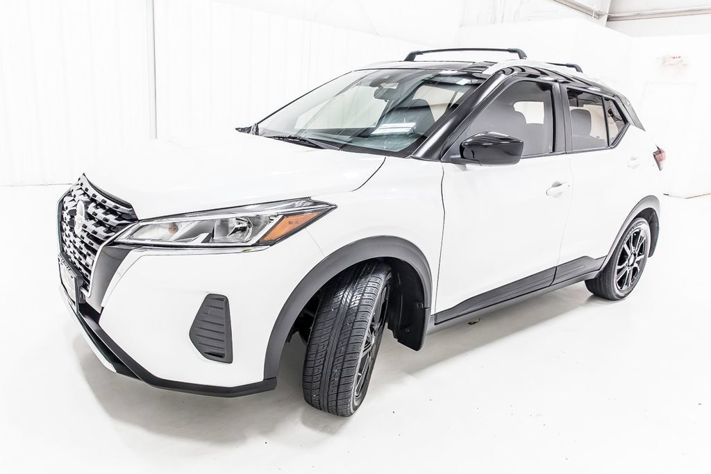 Used 2021 Nissan Kicks SV w/ Exterior Package FWD image 2
