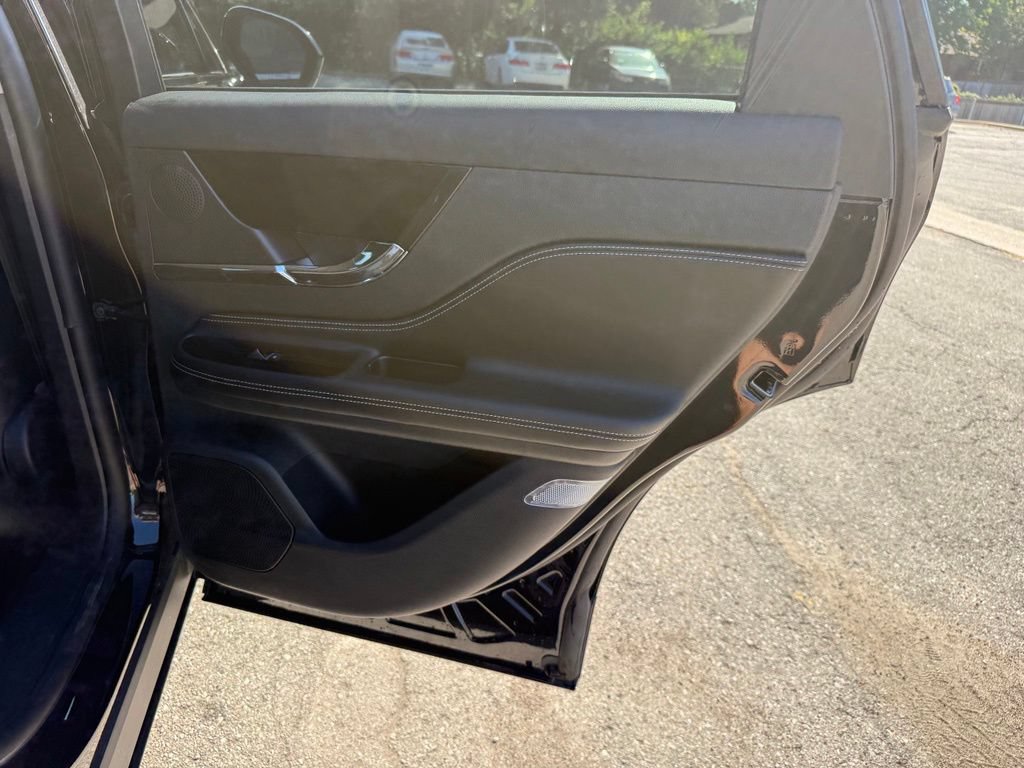Used 2025 Lincoln Corsair AWD image 37