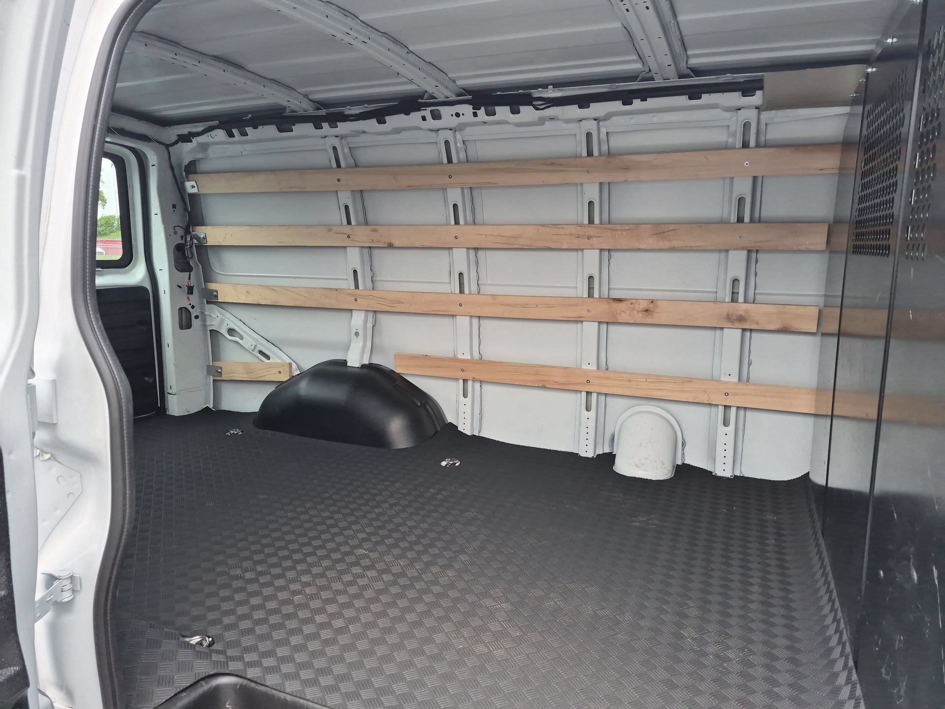 Used 2025 Chevrolet Express 2500 w/ Driver Convenience Package RWD image 24
