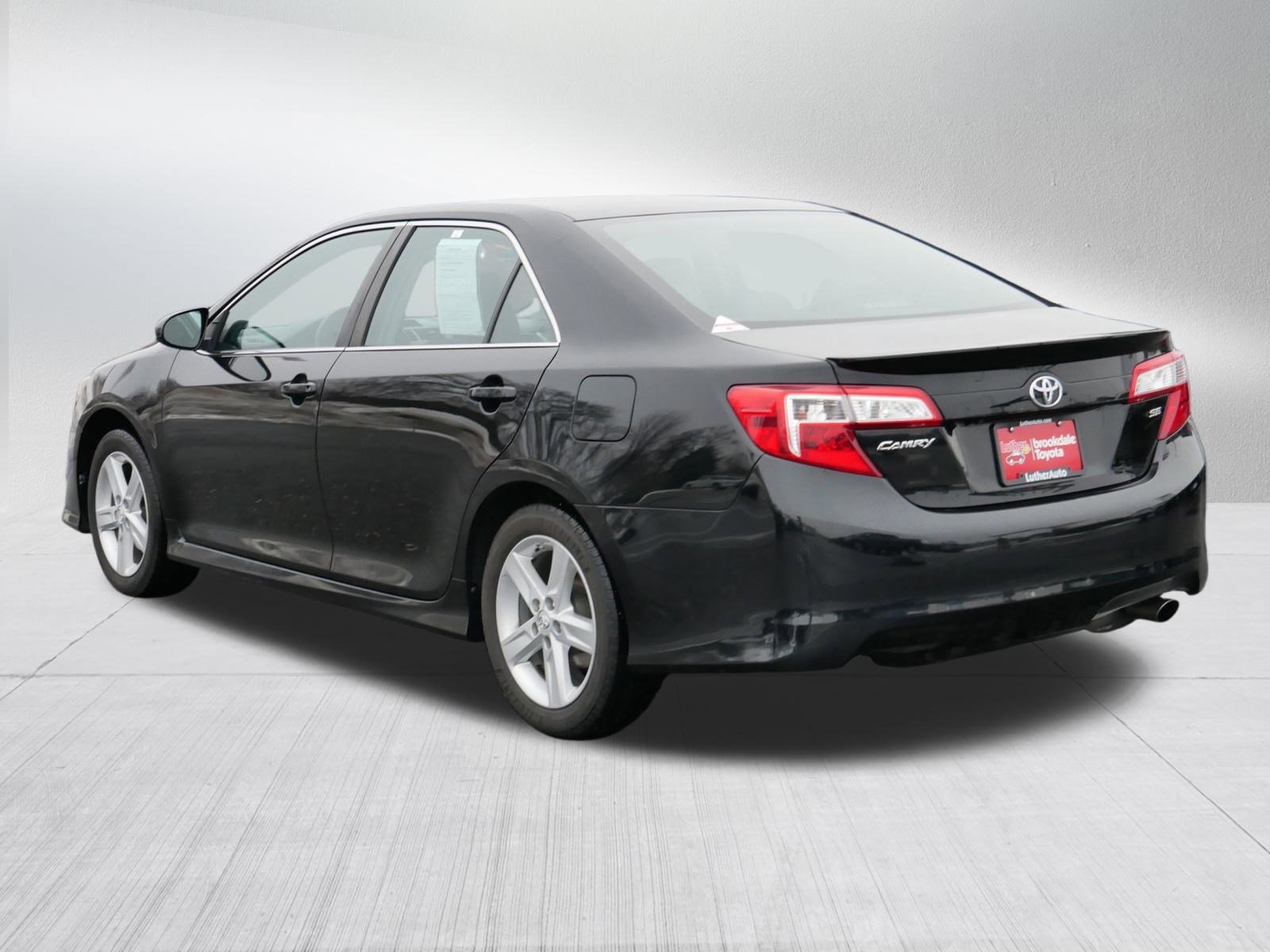 Used 2014 Toyota Camry L image 5