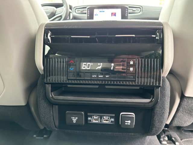 New 2024 Jeep Wagoneer L 4WD w/ Rear Seat Video Group 1 image 19