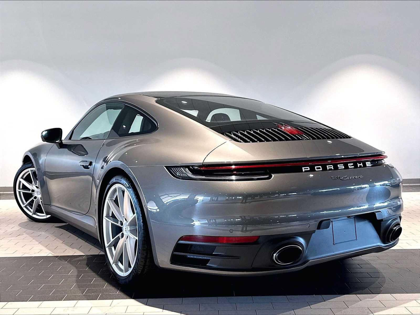 Used 2024 Porsche 911 Carrera RWD image 3
