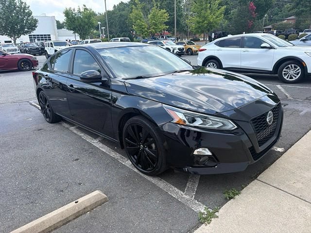 Used 2022 Nissan Altima 2.5 SR w/ Midnight Edition Package FWD image 2