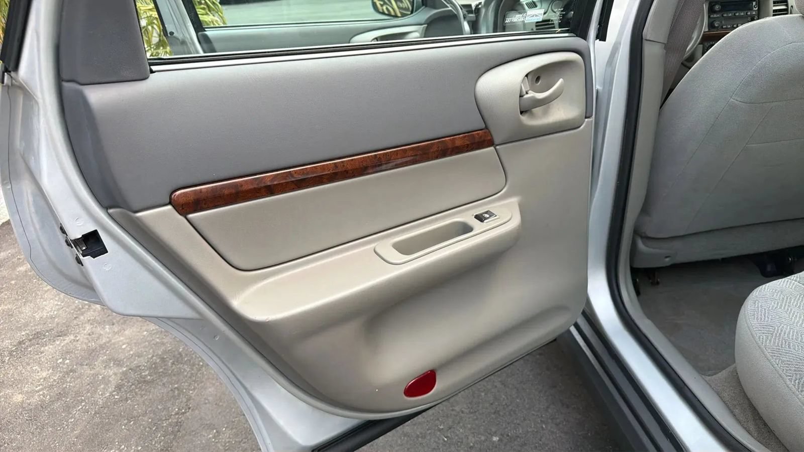Used 2004 Chevrolet Impala w/ Preferred Equipment Group FWD image 10