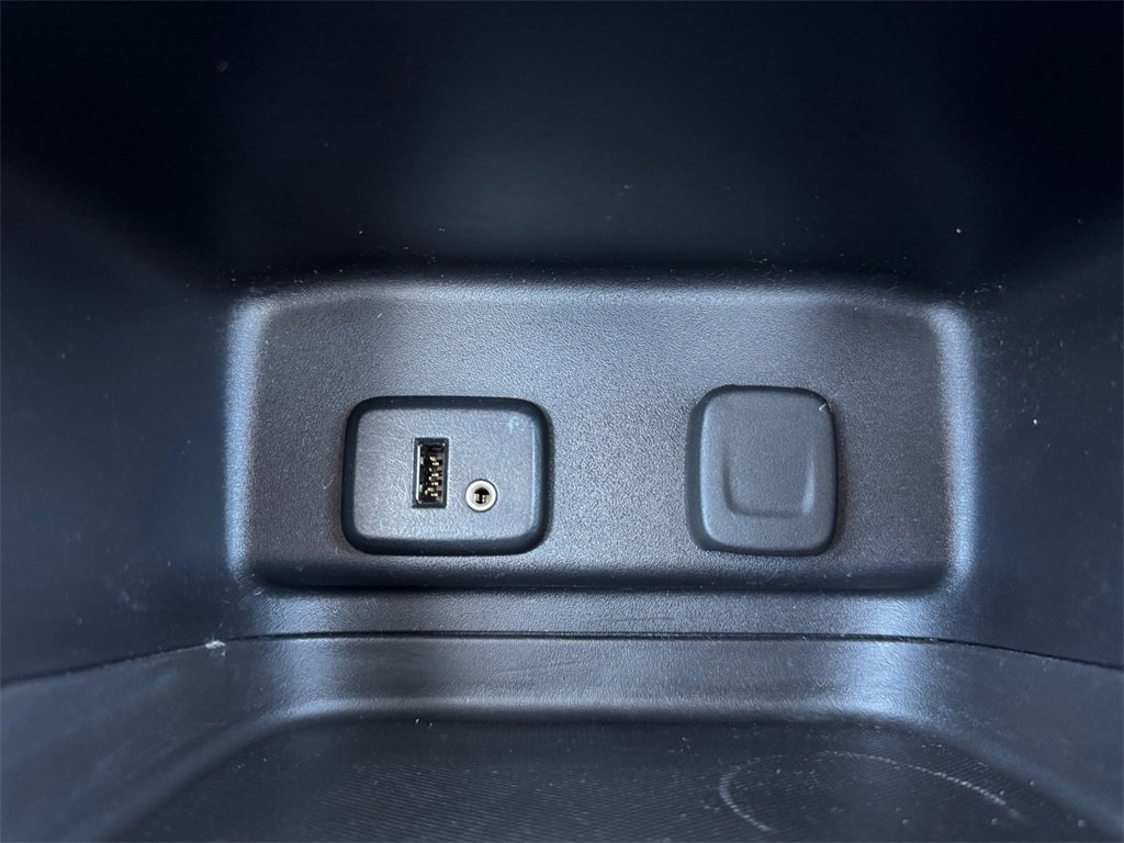 Used 2018 Chevrolet Equinox LS image 28