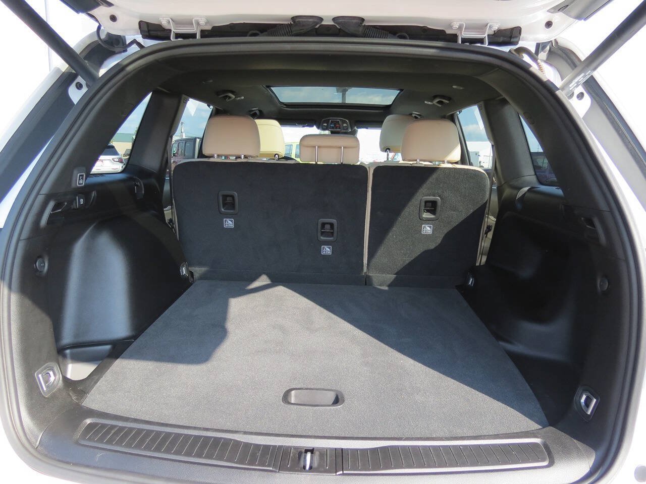 Used 2024 Jeep Grand Cherokee Limited w/ Luxury Tech Group II AWD/4WD image 22