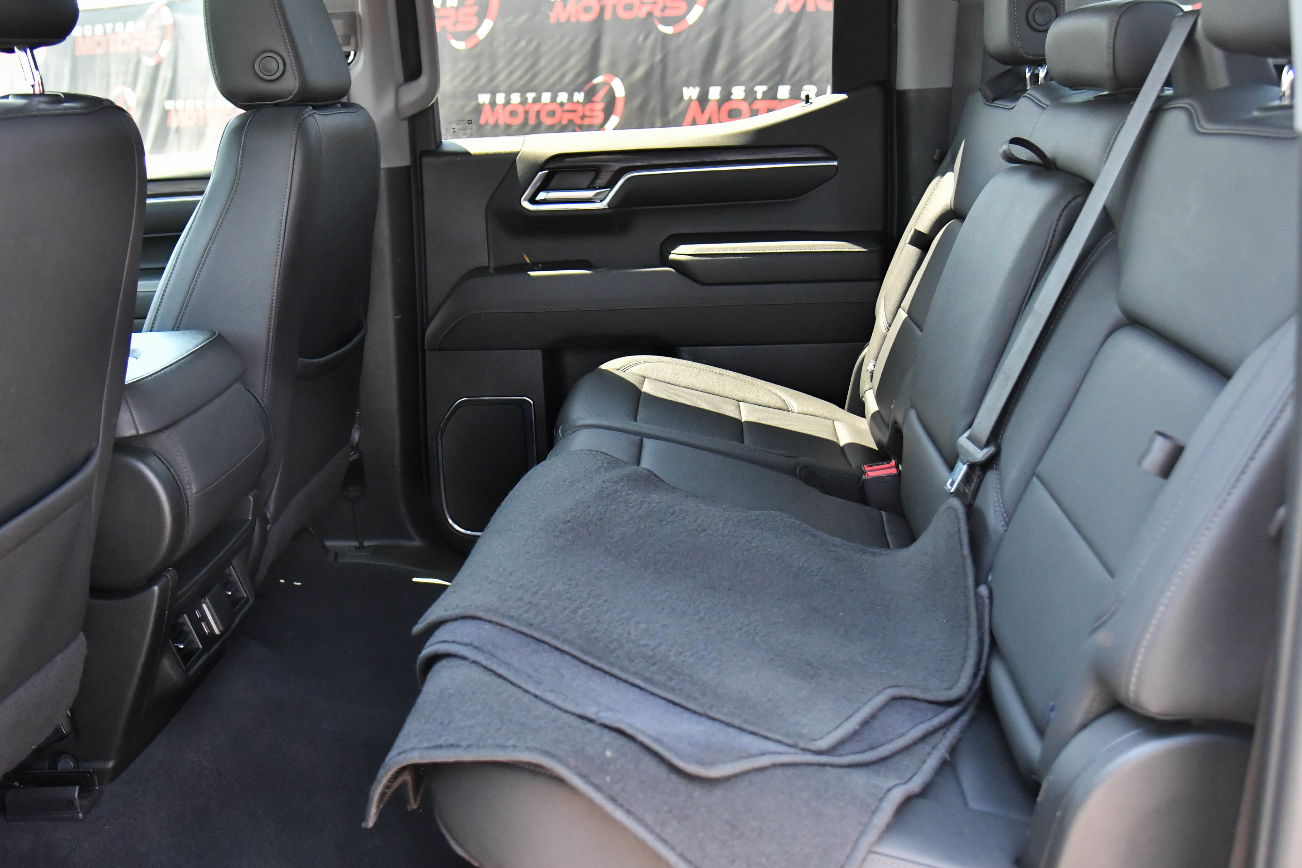 Used 2024 GMC Sierra 1500 SLT image 36