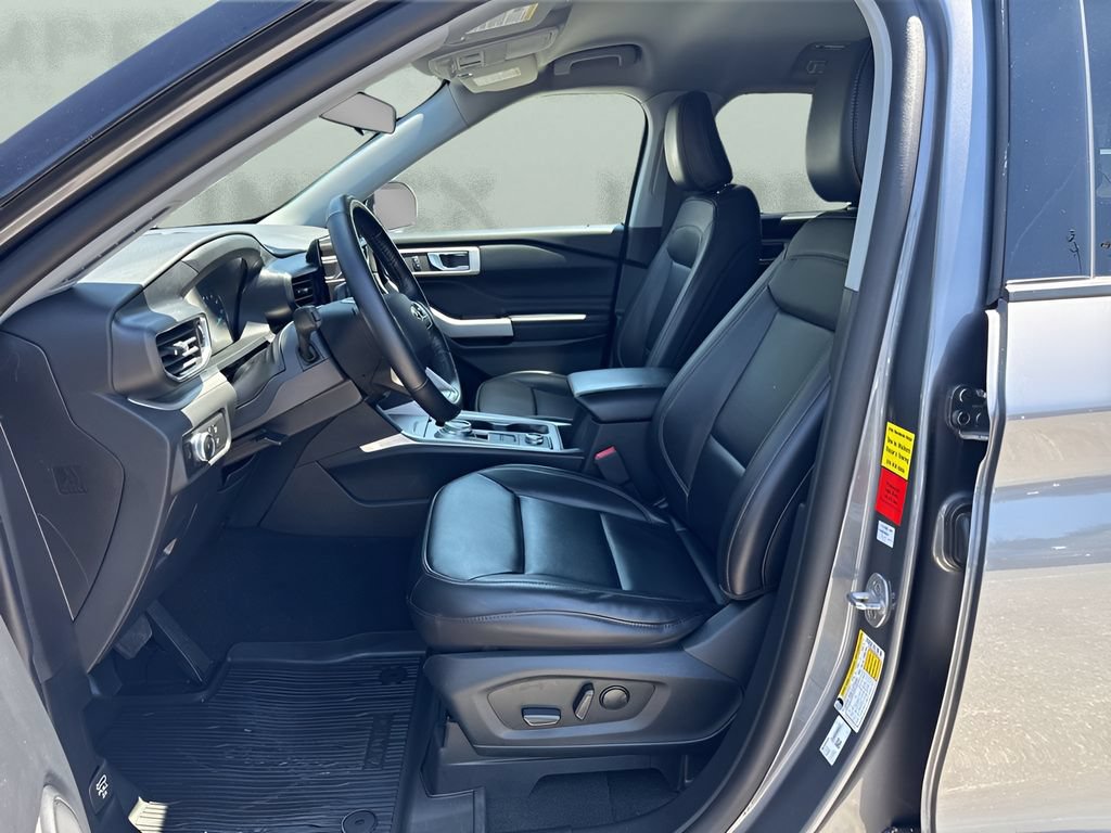 Used 2021 Ford Explorer XLT w/ Equipment Group 202A AWD/4WD image 9