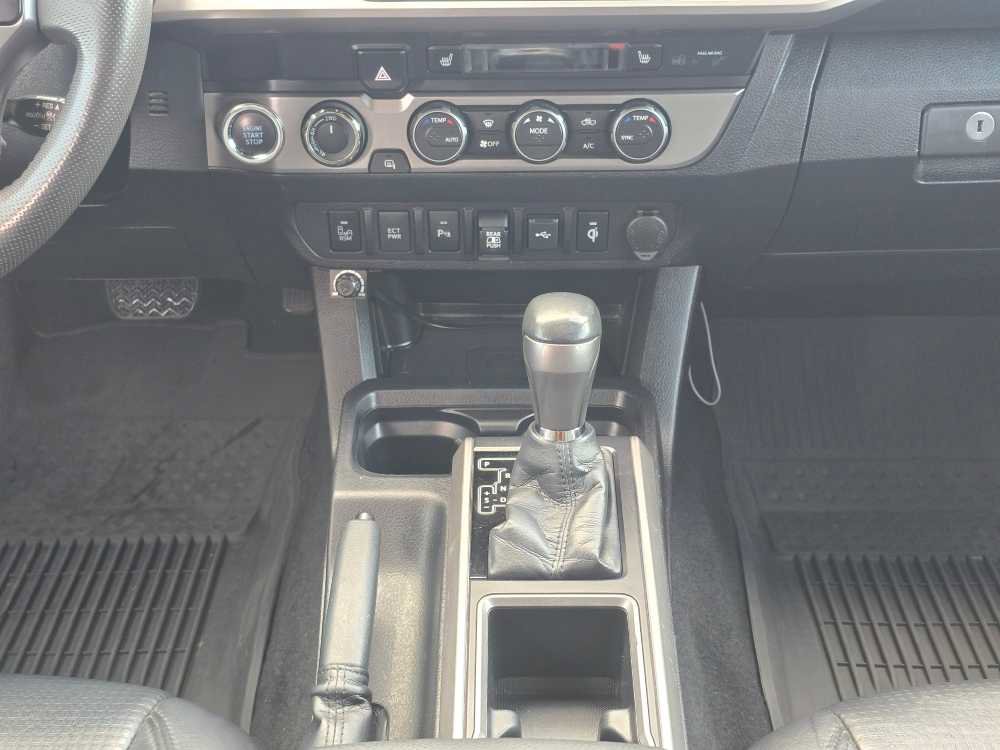 Used 2021 Toyota Tacoma Limited image 13