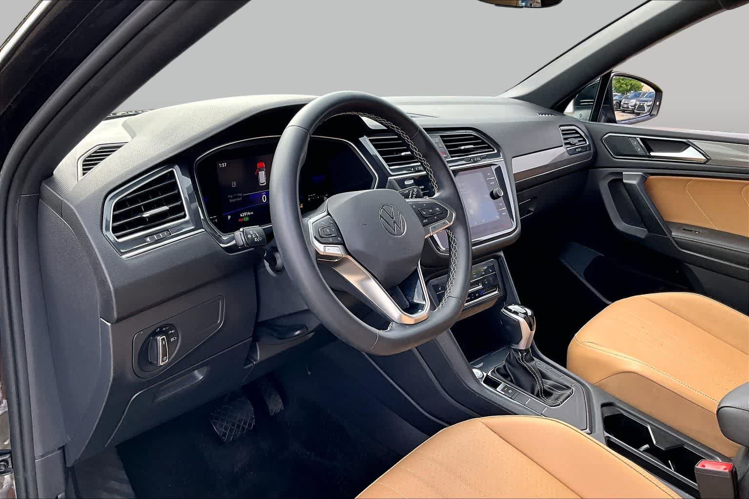Used 2023 Volkswagen Tiguan SE FWD image 16
